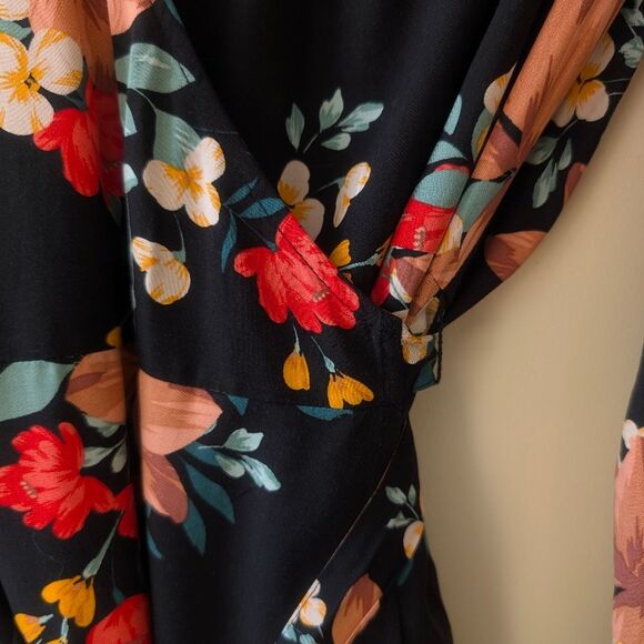 Old Navy Black Floral-Print Tie-Belt Wrap Blouse Size Small - Picture 7 of 8